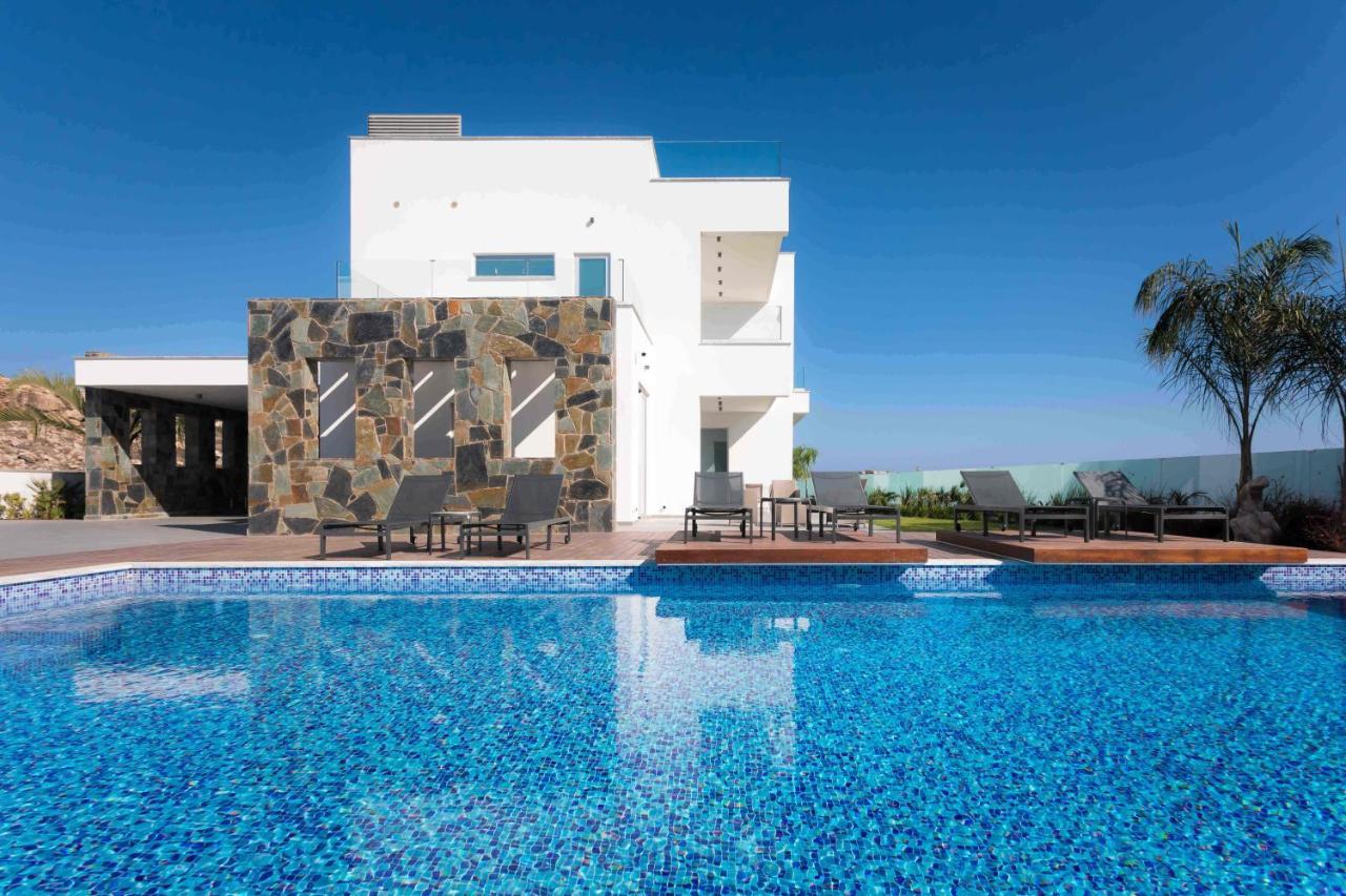 Villaer Sea Pearl Beachfront - Breeze *