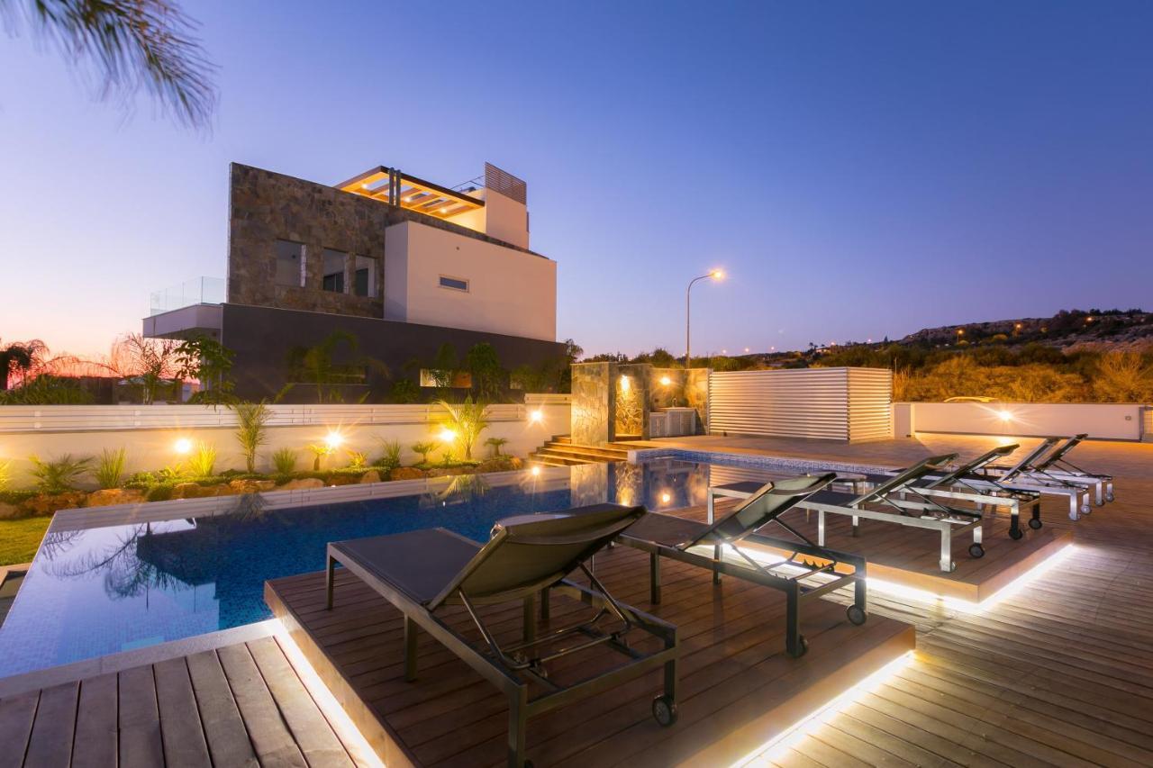 Villaer Sea Pearl Beachfront - Breeze