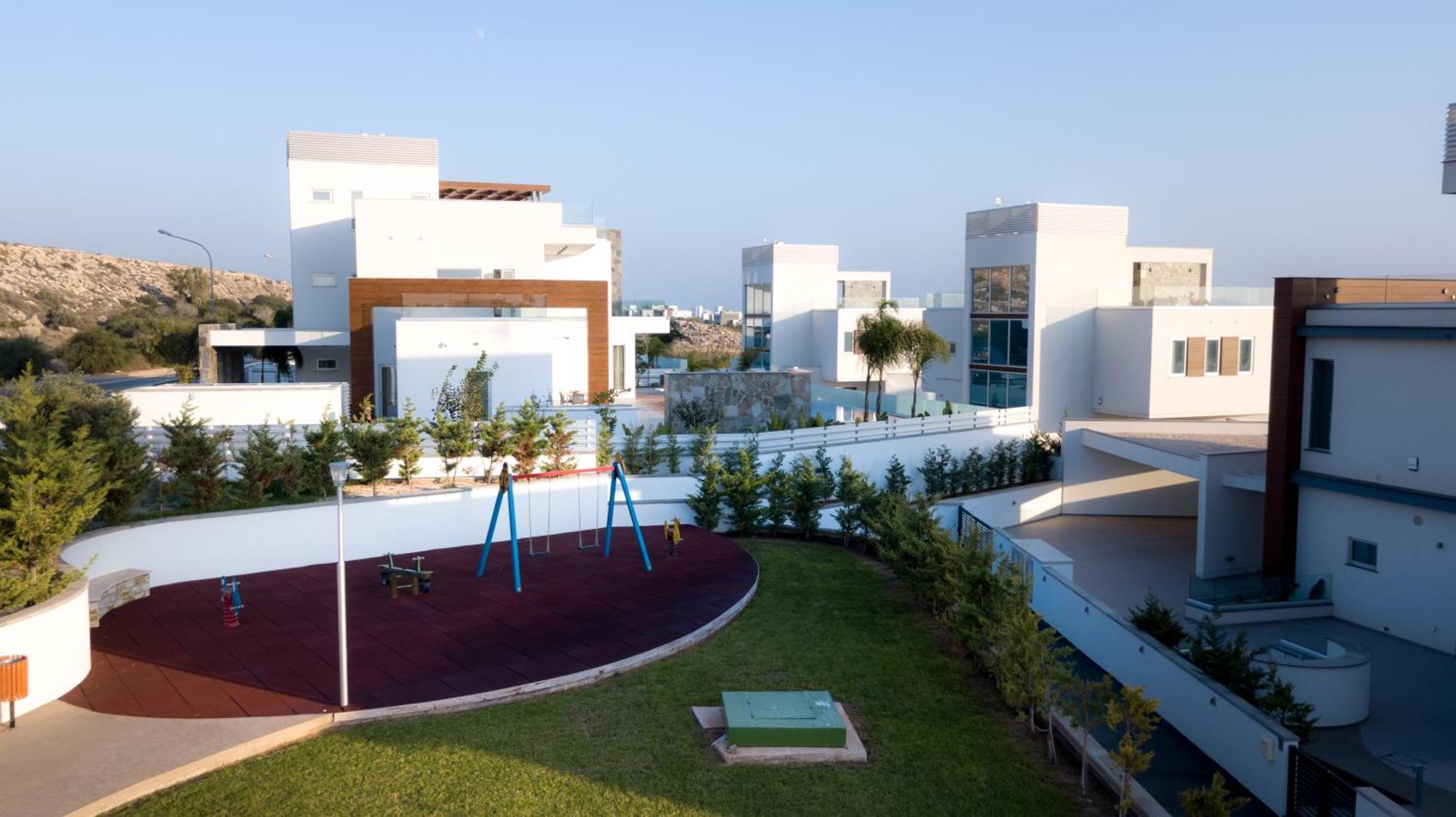 Sea Pearl Beachfront - Breeze * Ajía Nápa