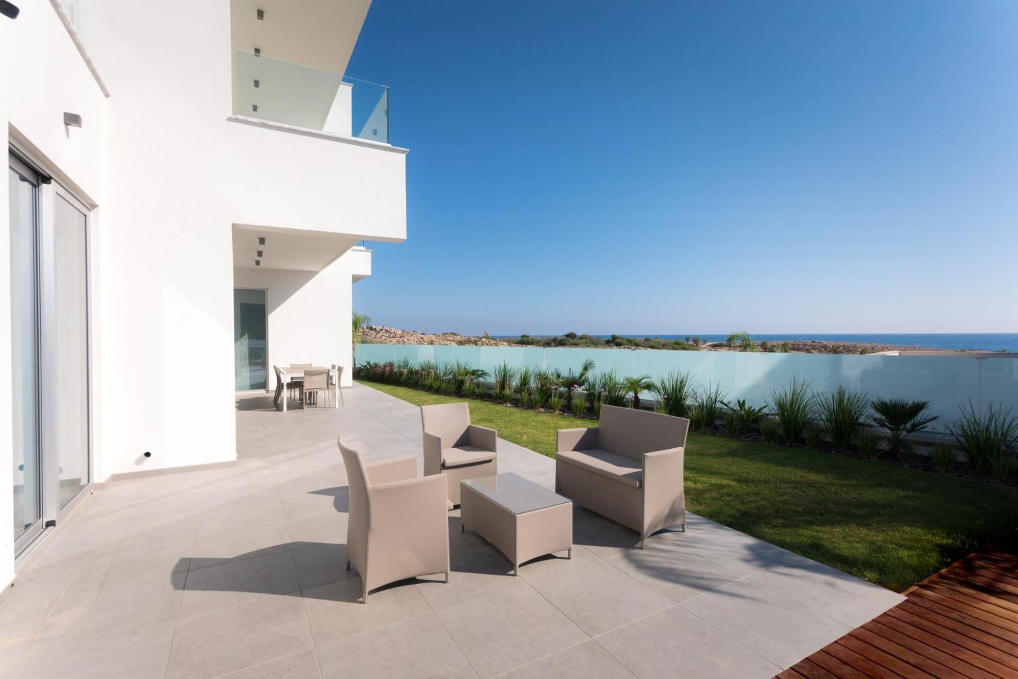 Sea Pearl Beachfront - Breeze * Ajía Nápa